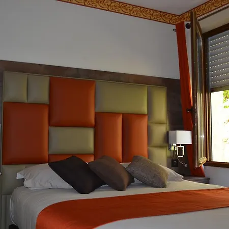 Logis Le Vieil Amandier 2*