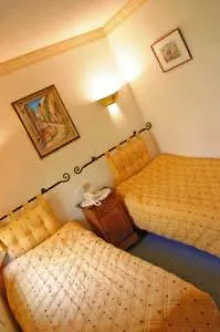Logis Le Vieil Amandier Szálloda 2*